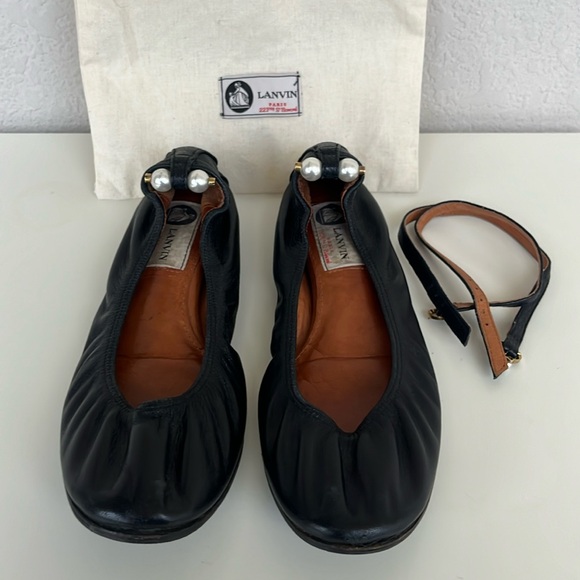 Lanvin Black Leather Ballerina Flats with Pearl Ankle Strap in Size 36 37